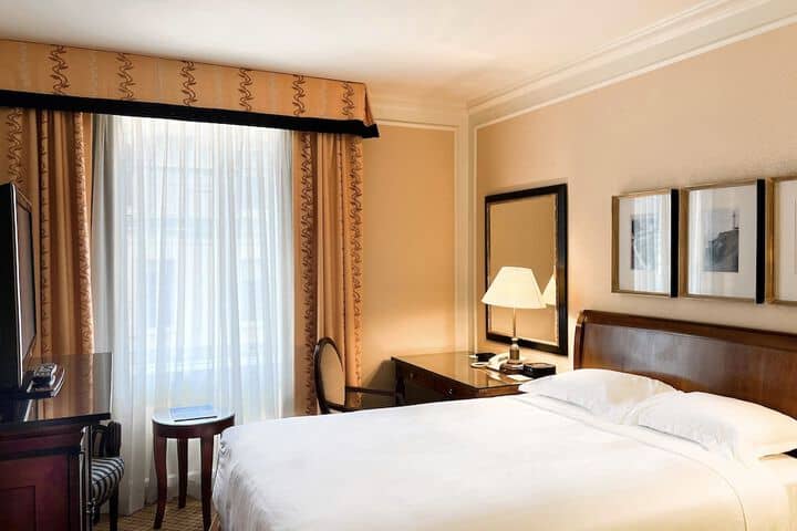 Room 10 of 207