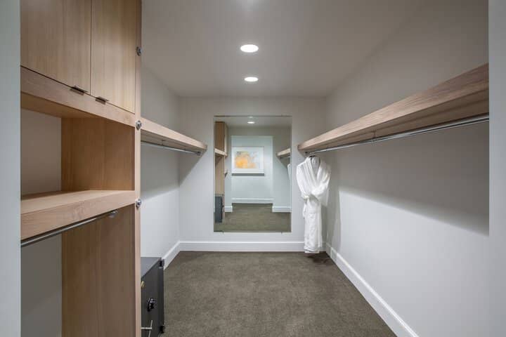 Room 5 of 116