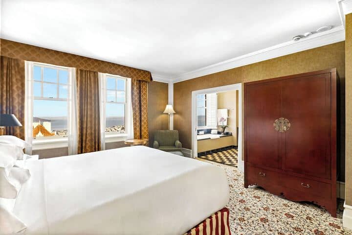 Room 73 of 207