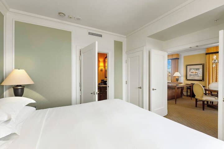Room 37 of 207