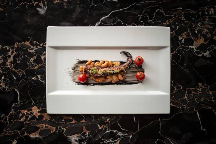 Dining 77 of 137