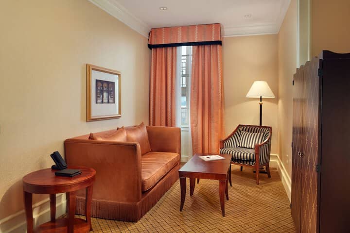 Room 8 of 207