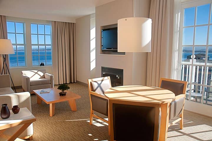 Room 4 of 130