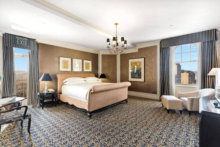 Room 42 of 207