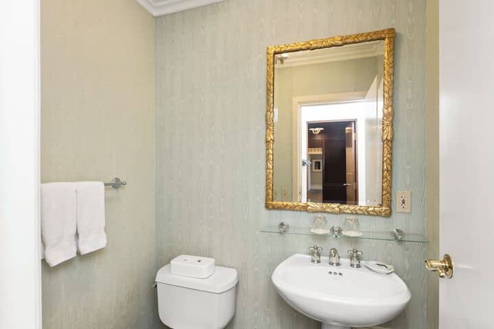 Room 127 of 207