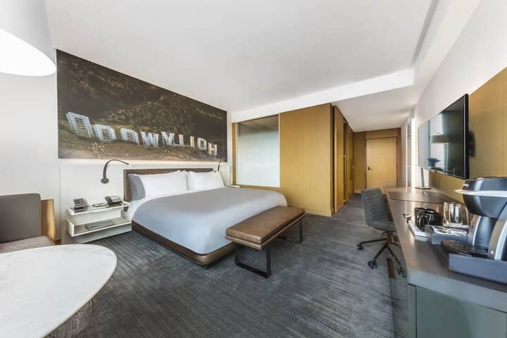 Room 32 of 137