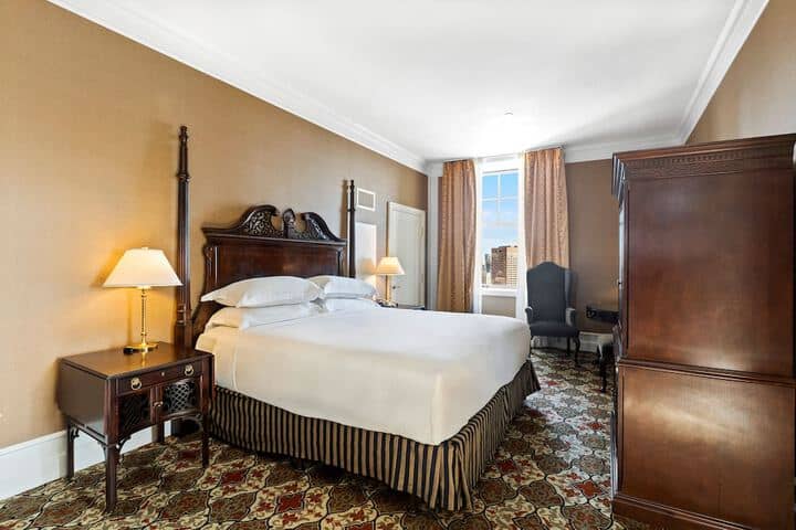 Room 52 of 207
