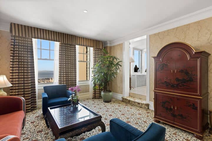 Room 45 of 207