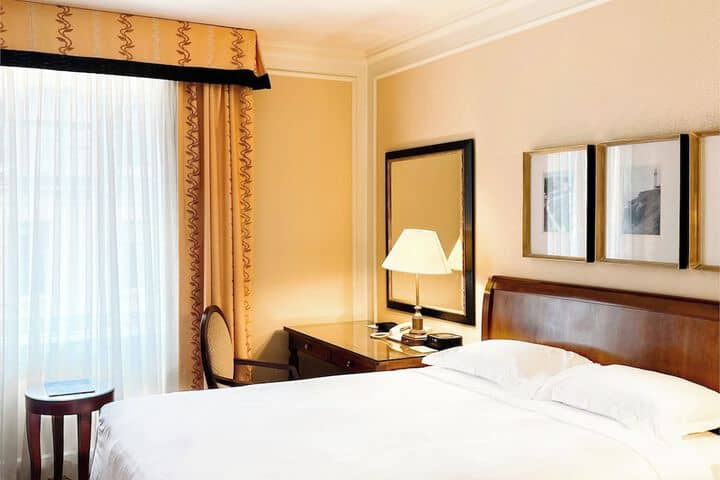Room 55 of 207