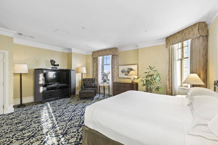 Room 14 of 207