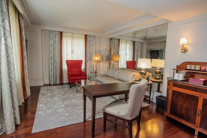 Room 32 of 115