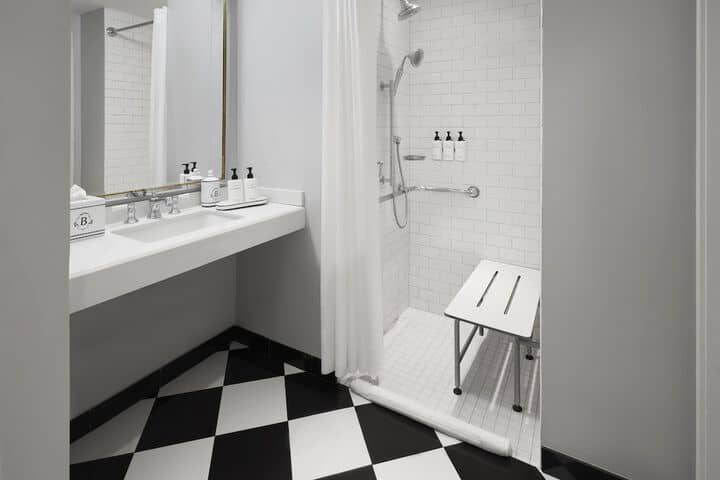 Room 45 of 115