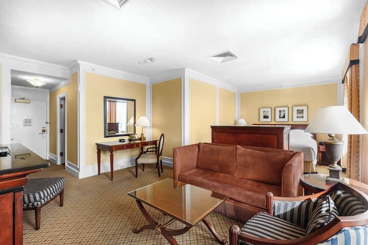 Room 28 of 207