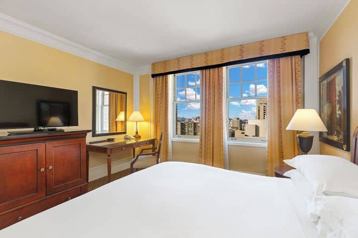 Room 18 of 207