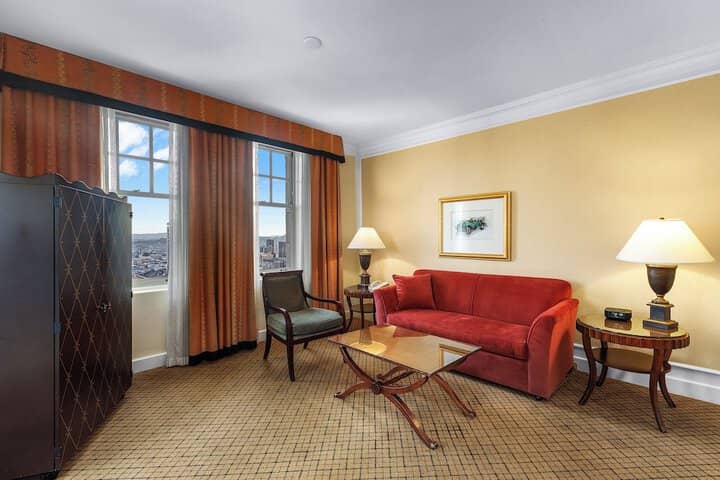 Room 33 of 207