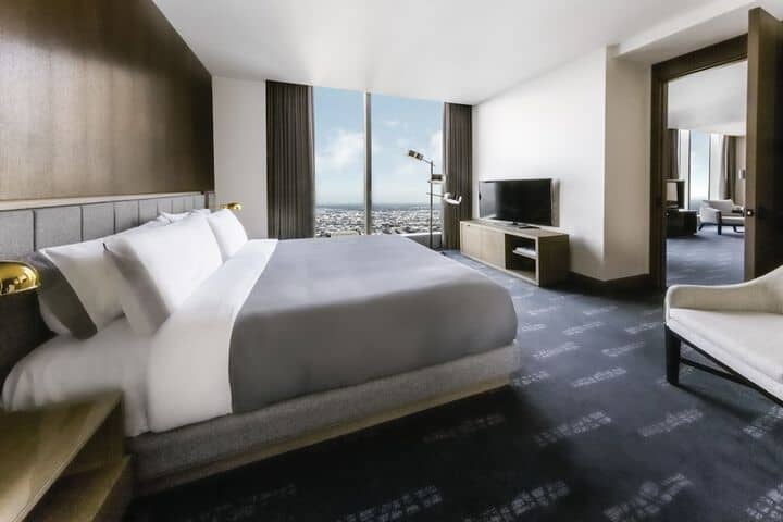 Room 2 of 137