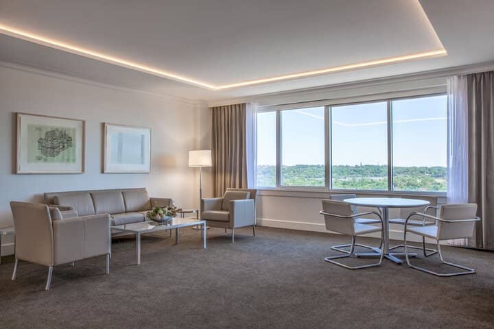 Room 16 of 116
